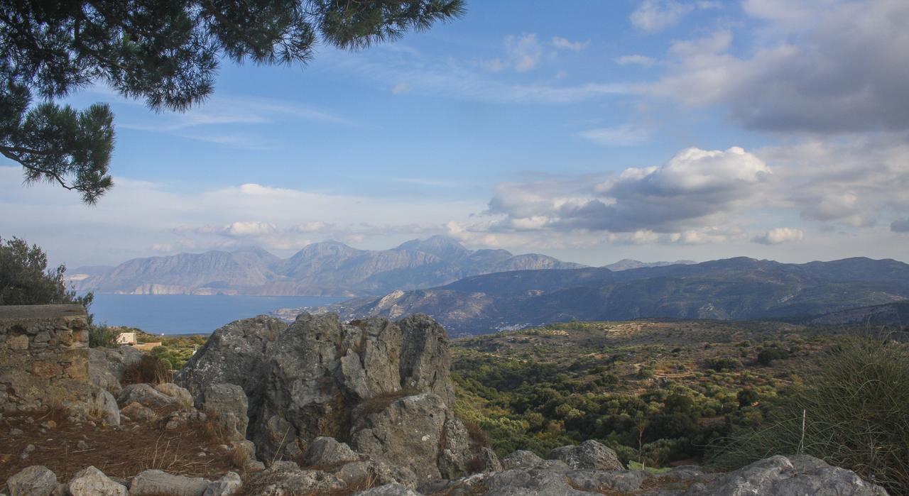 Villa Dio Petres Kroustas Exteriör bild
