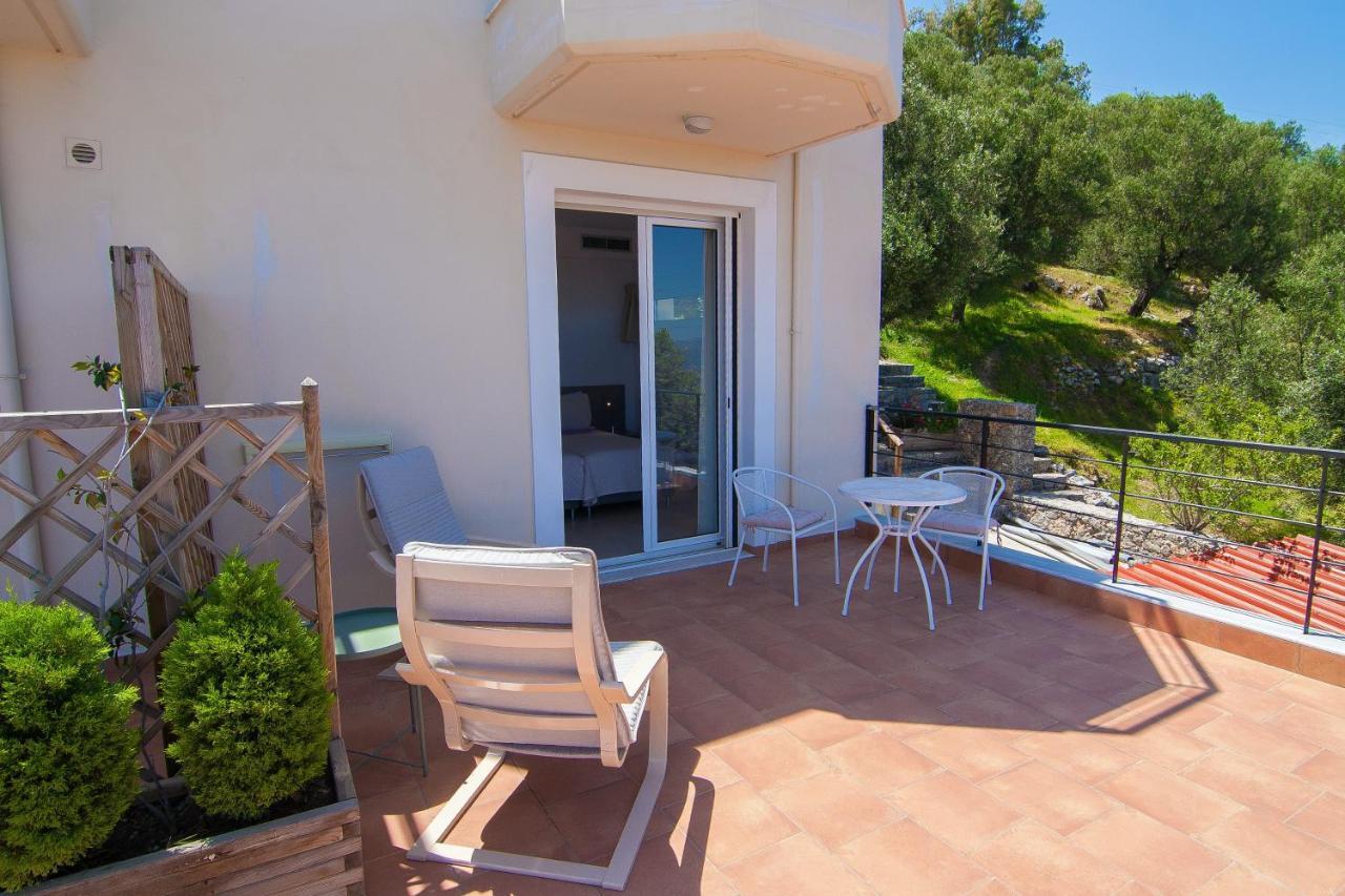 Villa Dio Petres Kroustas Exteriör bild