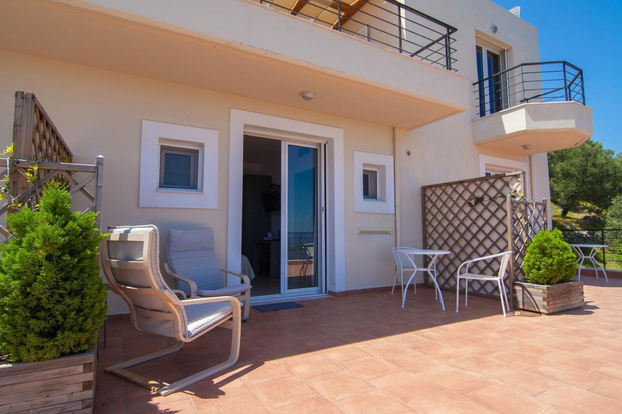 Villa Dio Petres Kroustas Exteriör bild