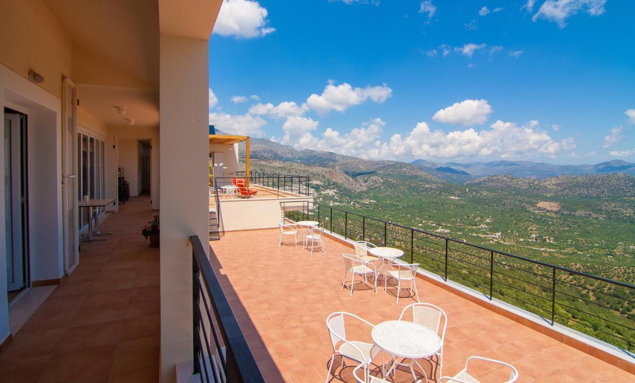 Villa Dio Petres Kroustas Exteriör bild