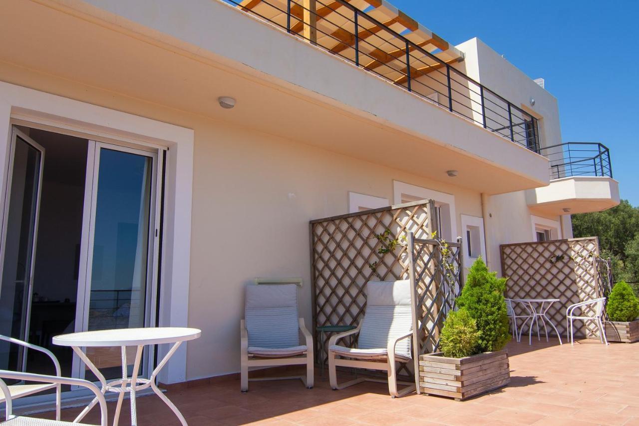 Villa Dio Petres Kroustas Exteriör bild