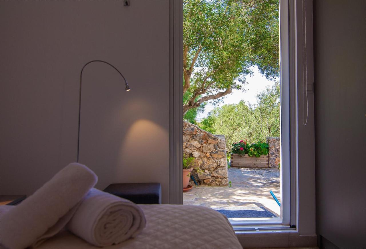 Villa Dio Petres Kroustas Exteriör bild
