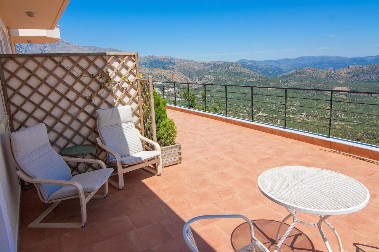 Villa Dio Petres Kroustas Exteriör bild