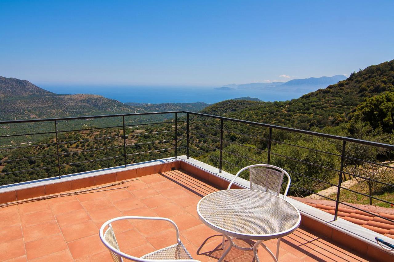 Villa Dio Petres Kroustas Exteriör bild